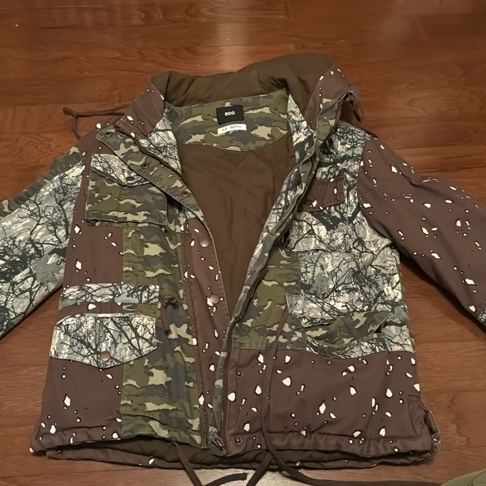 BDG XS/S camouflage jacket. Boxy fit. Cropped fit